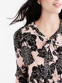 Textured Floral Shirt With Ties Color Pink